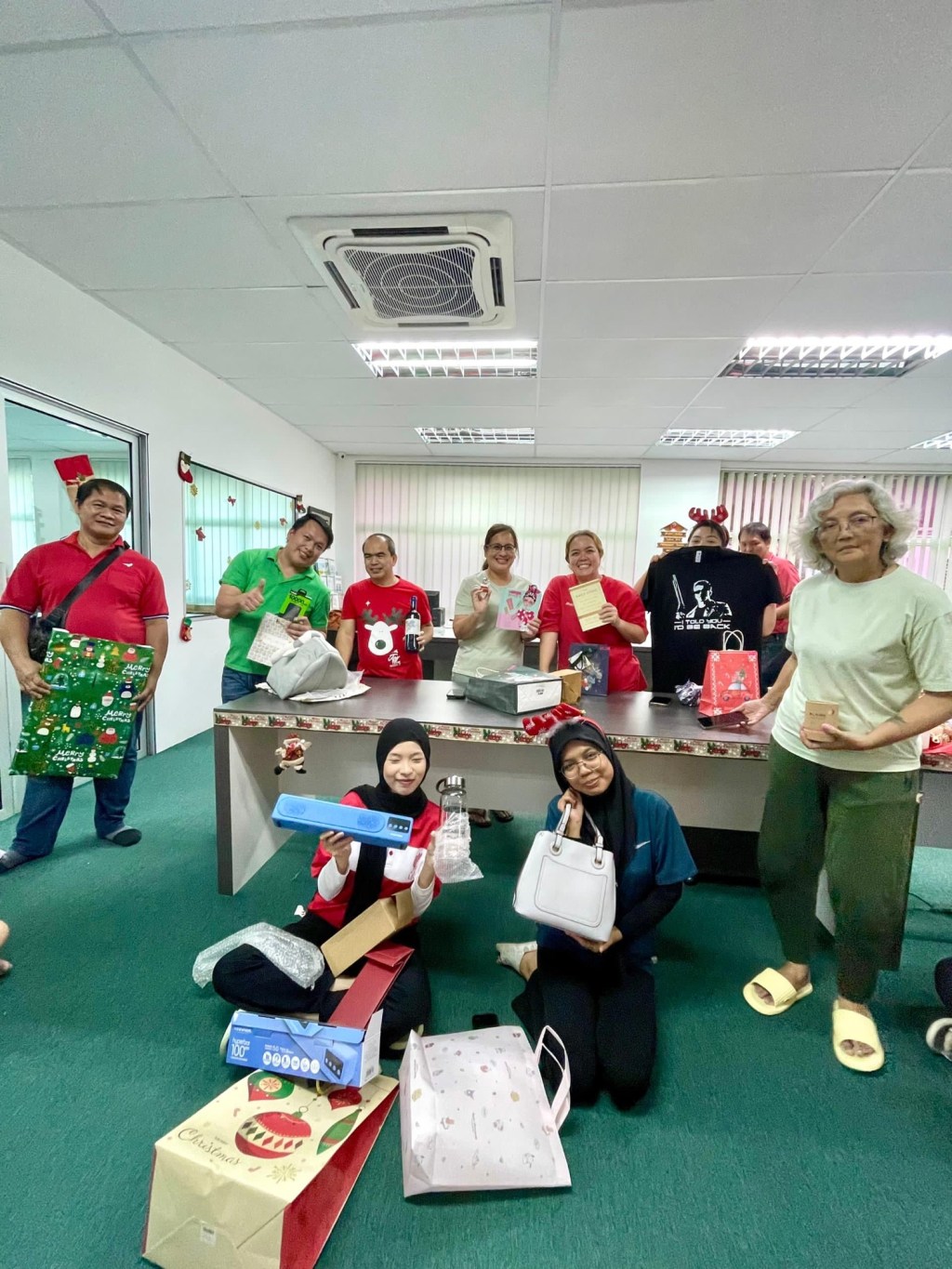 🎄 Celebrating Team Spirit and Festive Cheer at SM Health Care&nbsp;🎉