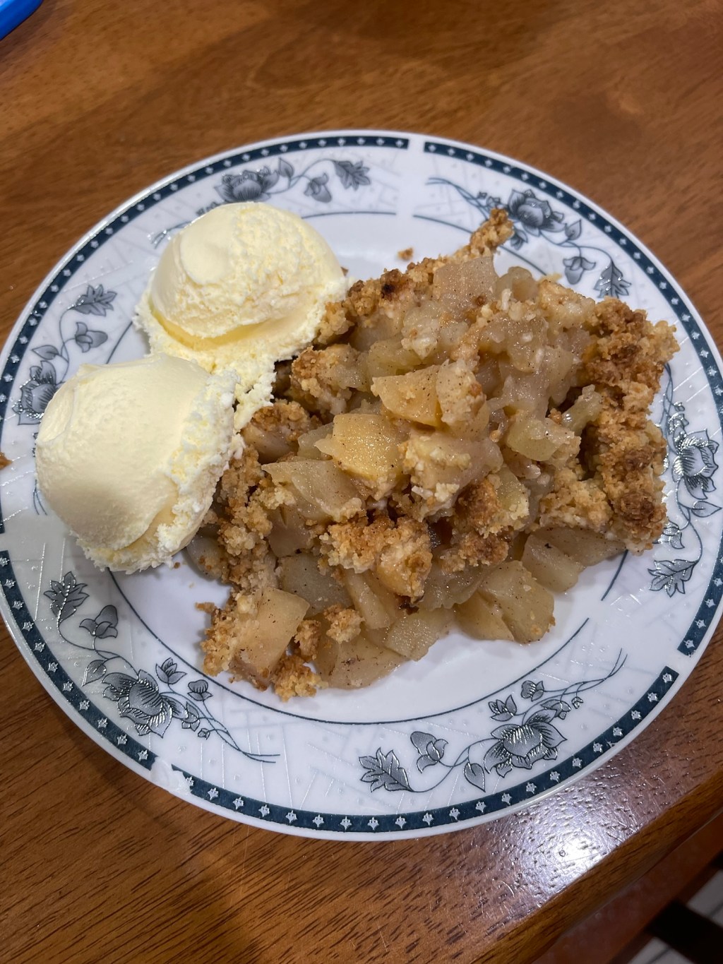 A Sweet Start to 2025: Love, Apple Crumble, and Kindness&nbsp;🍏💖